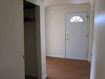 5th image of 4911 Laura Ln SE