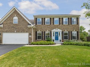 447 Raintree Dr, Oswego, IL 60543