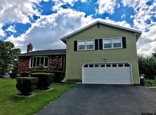 11 Windlass Dr, Latham, NY 12110