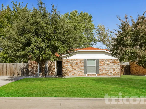 418 David Dr, Grand Prairie, TX 75052