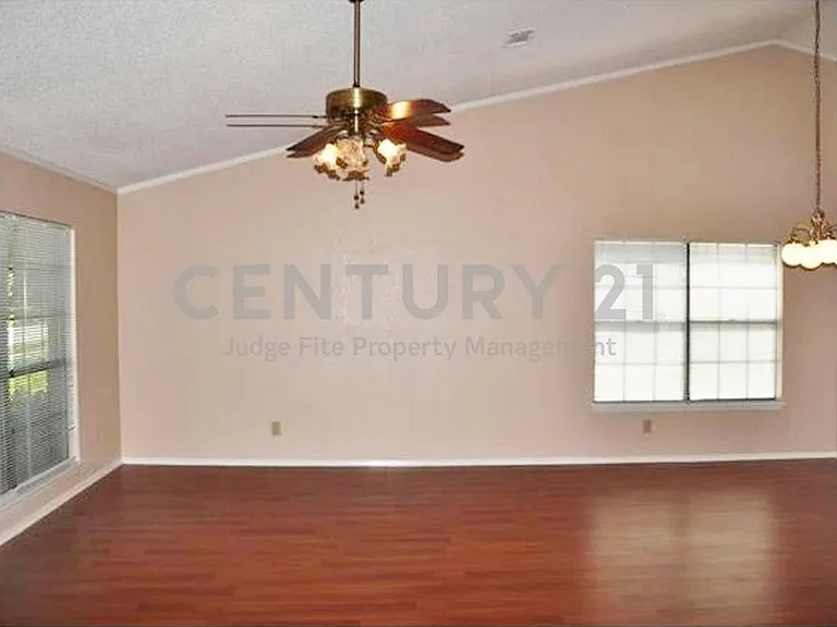 4429 Seville Ln — Photo 2