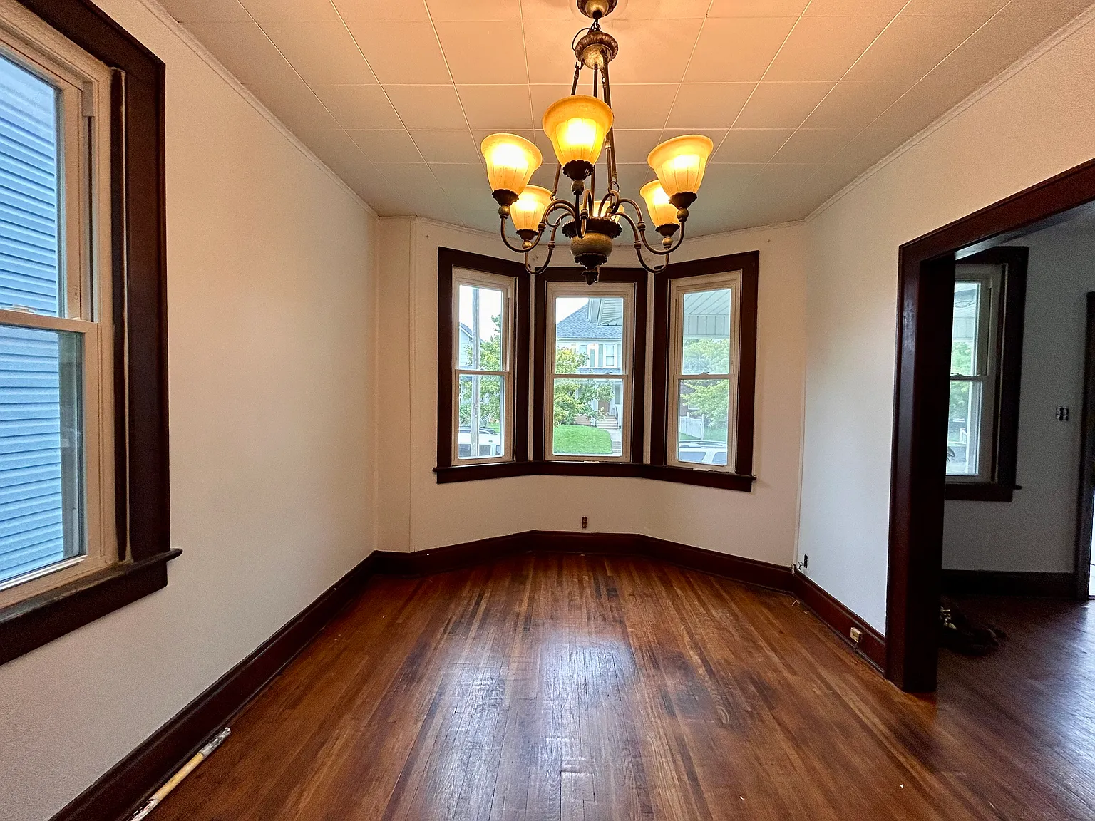 3 bed, 1.5 bath, 1200 sqft, $1,500 — Photo 3