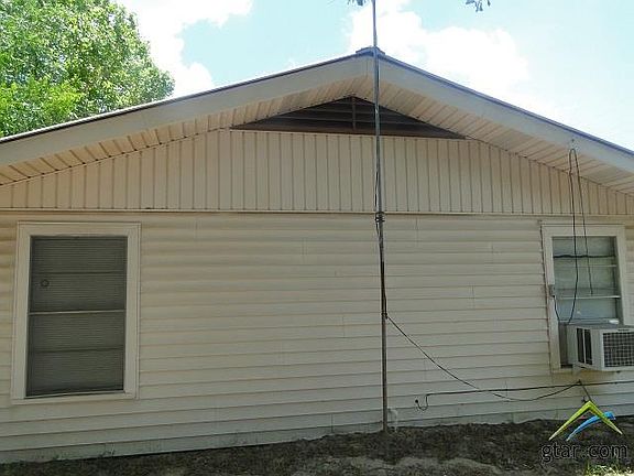 3rd image of 204 Heath Ln