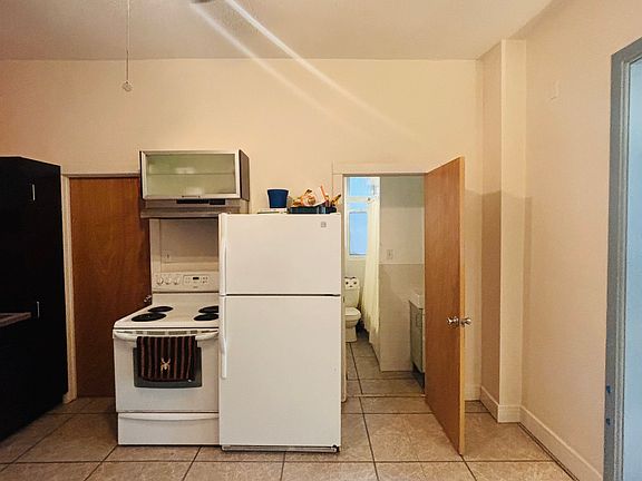 4th image of 930 N Washtenaw Ave #1F