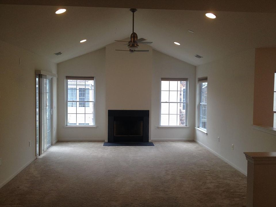 Living/Family Room - High ceilings