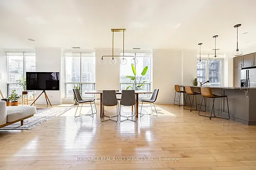 250 Wellington St W #Penthouse 40 Photo 1