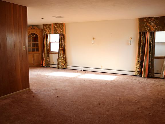 2nd image of 225 9th St NW
