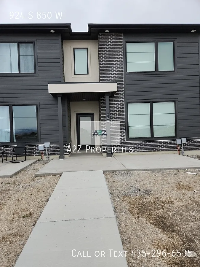 3 bed, 2.5 bath, 1901 sqft, $2,100 — Photo 1