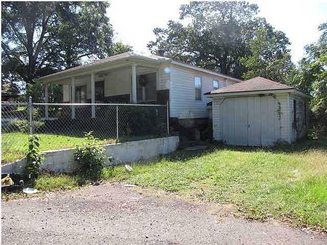 1st image of 1702 40th Ave NE
