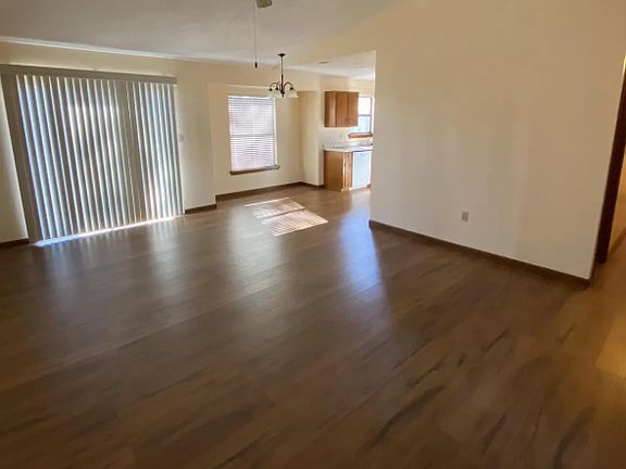 4th image of 413 Jo Ellen Ln