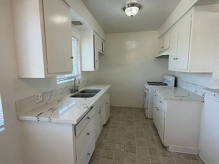 Ramona — Photo 39