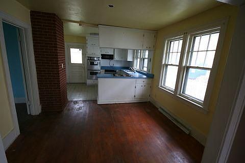 2nd image of 617 S Grand Ave