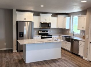 3312 Kenner Loop, Bismarck, ND 58504