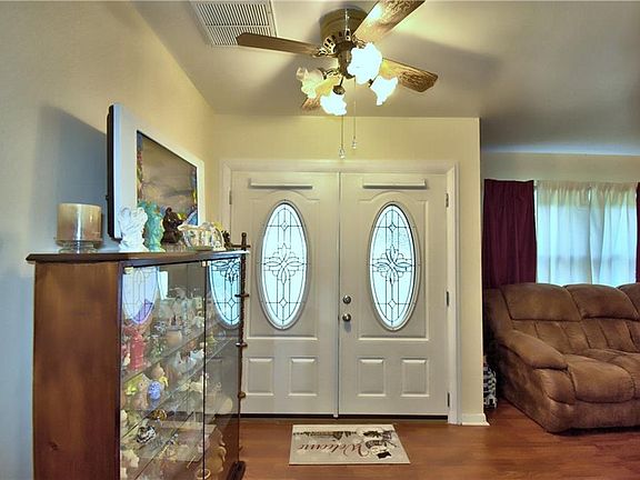 4th image of 216 S Hydrangea Ave