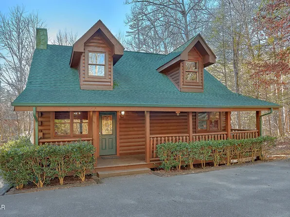 556 Country Oaks Dr, Pigeon Forge, TN 37863