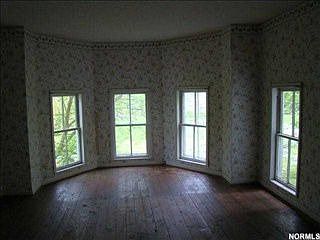 4th image of 2029 S Broadway