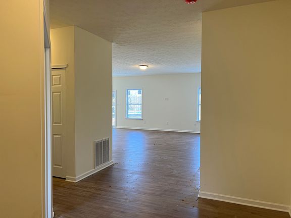 3rd image of 2040 Heron Dr
