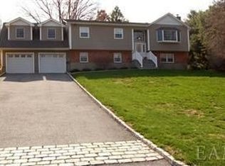 1 Collier Dr E, Carmel, NY 10512