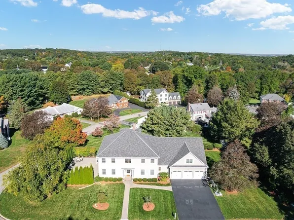 37 Mayflower Rd, Winchester, MA 01890