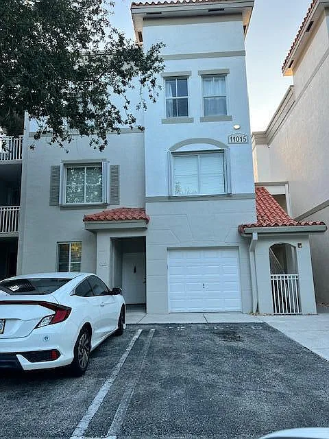 1 bed, 1.0 bath, 1051 sqft, $2,250 — Photo 1
