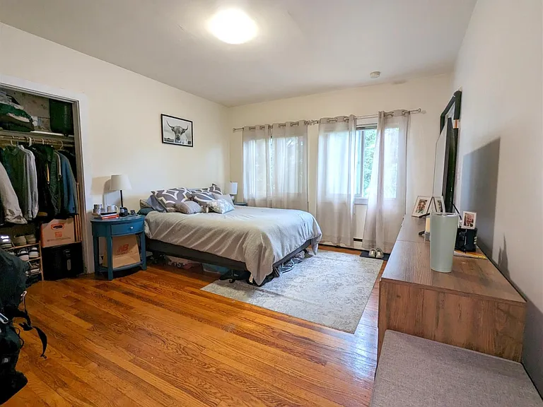 19 Howe St — Photo 4