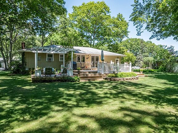 3rd image of 12 Foxcroft Ln