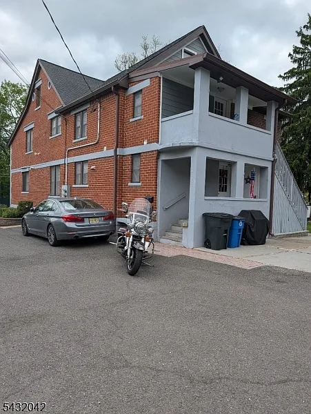 174 Snyder Ave #3