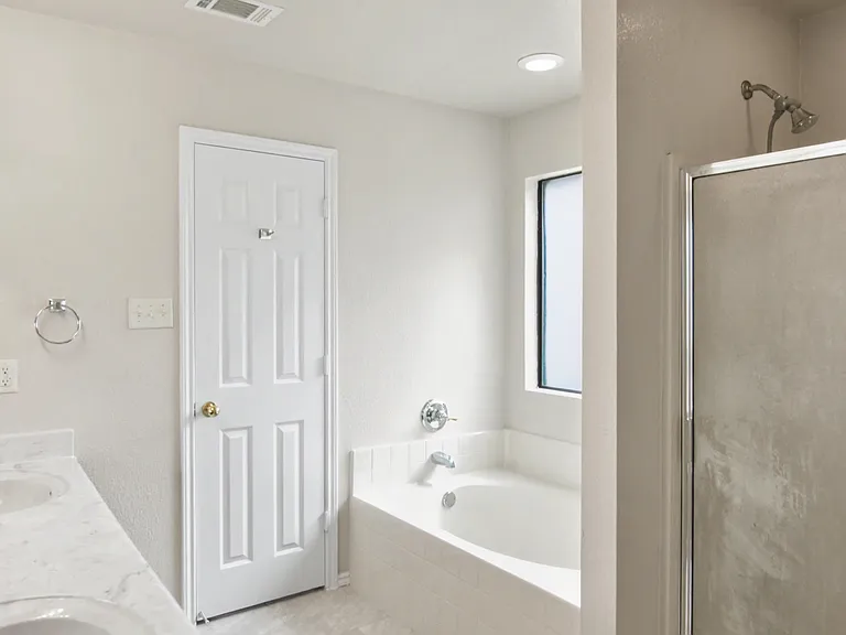 2905 Lindsey Dr — Photo 11
