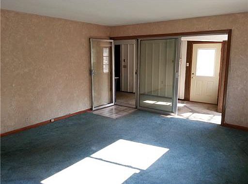 3rd image of 4204 Manor Dr