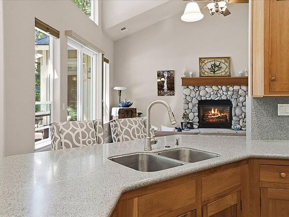 3rd image of 3086 Ridgecrest Way
