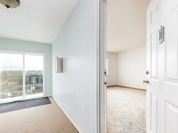 3rd image of 586 2nd St #16