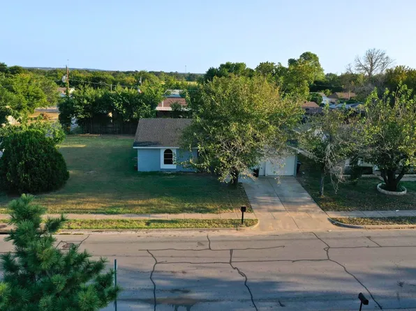 3724 Royal Crest Dr, Fort Worth, TX 76140