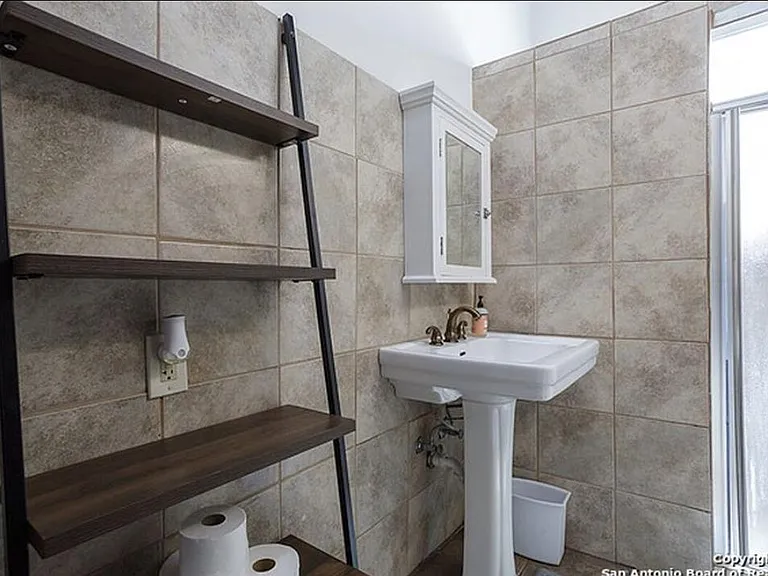 319 E Courtland Pl — Photo 13