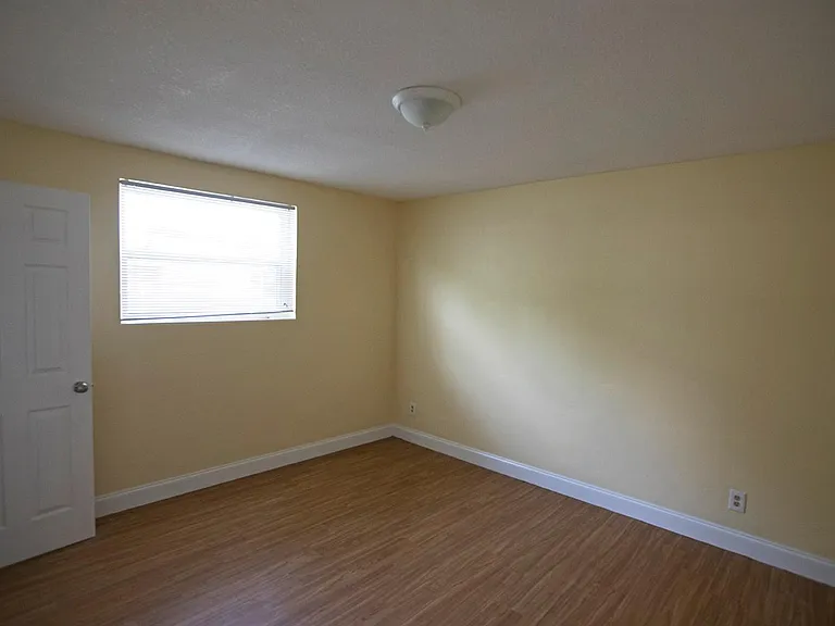 1225 Harrison St — Photo 2