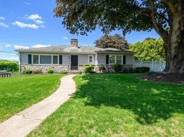 28 Sherry Lane, Danbury, CT 06811