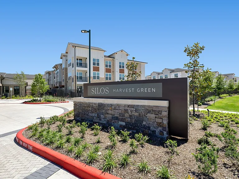Silos Harvest Green ID Sign