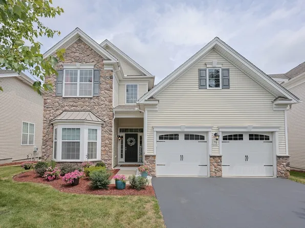 75 Sherwood Dr #152, Methuen, MA 01844