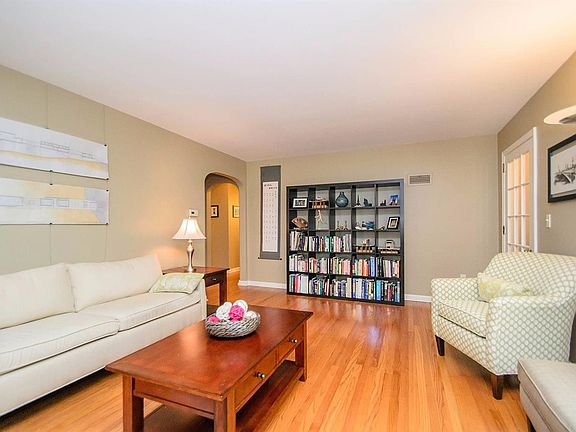 5th image of 1132 Hutchins Ave