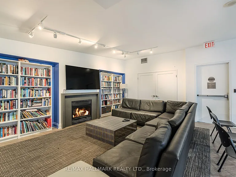 39 Parliament St #916 — Photo 40