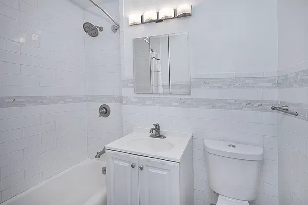 Bathroom, photo 1