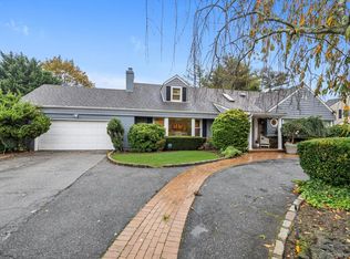 1339 E Boxwood Drive E, Hewlett Harbor, NY 11557