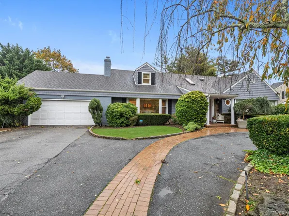 1339 E Boxwood Drive E, Hewlett Harbor, NY 11557