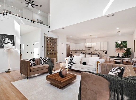 4th image of 210 Chateau Pl