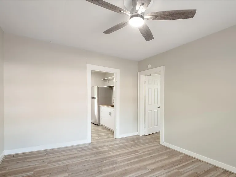 811 Sam Houston Ave #A — Photo 4