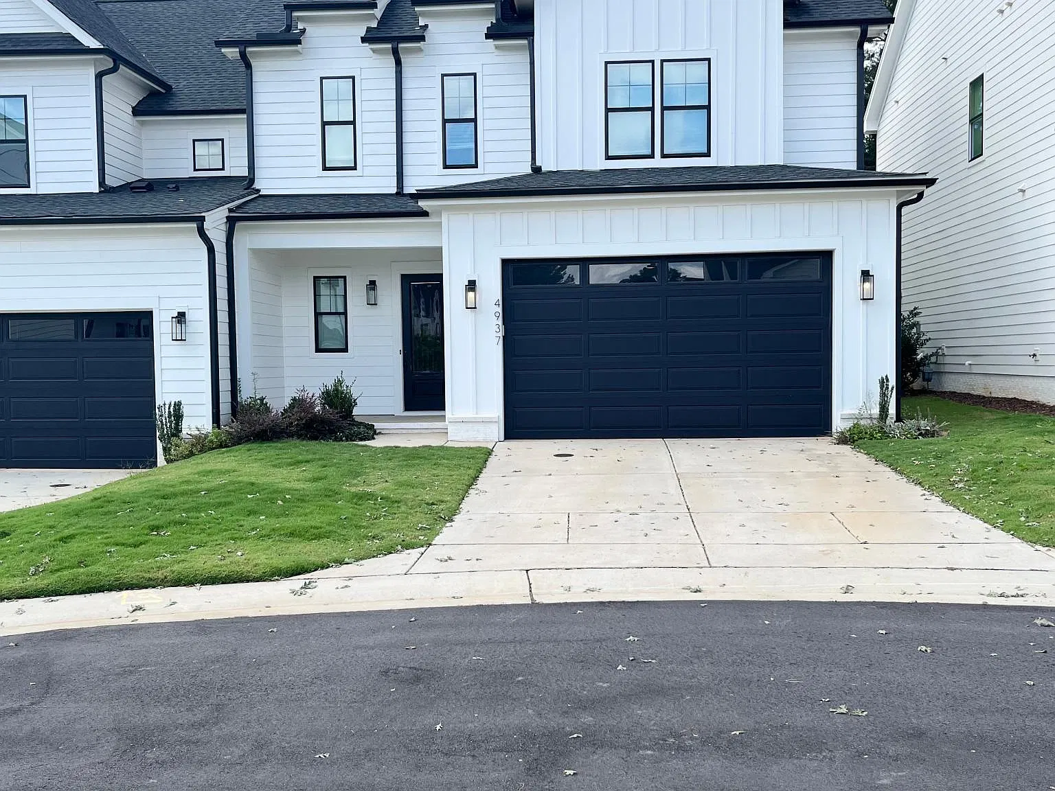 3 bed, 2.5 bath, 2413 sqft, $3,200 — Photo 1