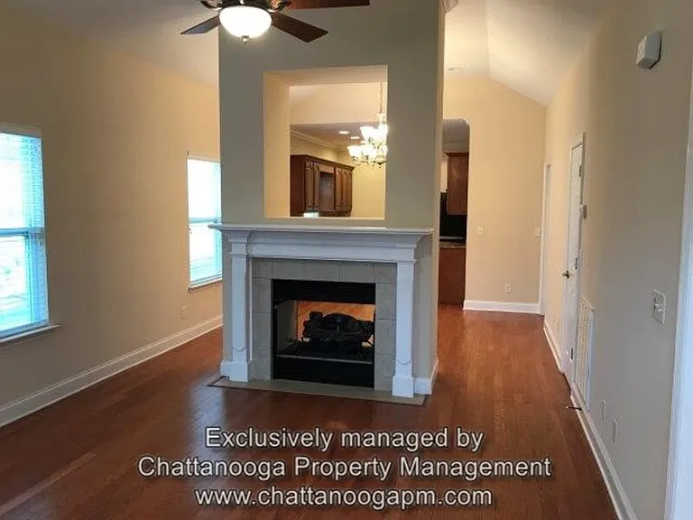 525 Callaway Ct — Photo 8