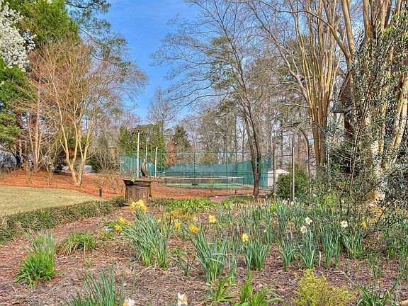 5th image of 819 Woodberry Drive