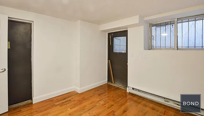 Rented by Bond New York | media 23