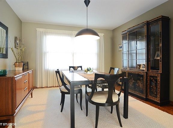 5th image of 740 W Kingsbury Dr