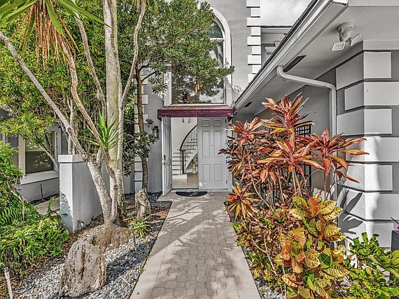 3rd image of 23281 BUTTERFLY PALM Court
